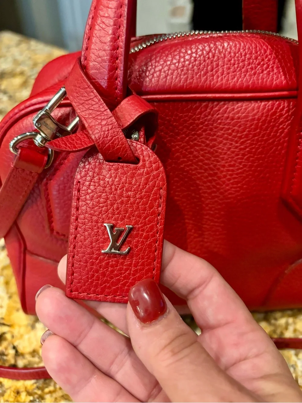 Authentic, gorgeous, Louis Vuitton Dora Soft BB in Taurillon Leather - Picture 2 of 10